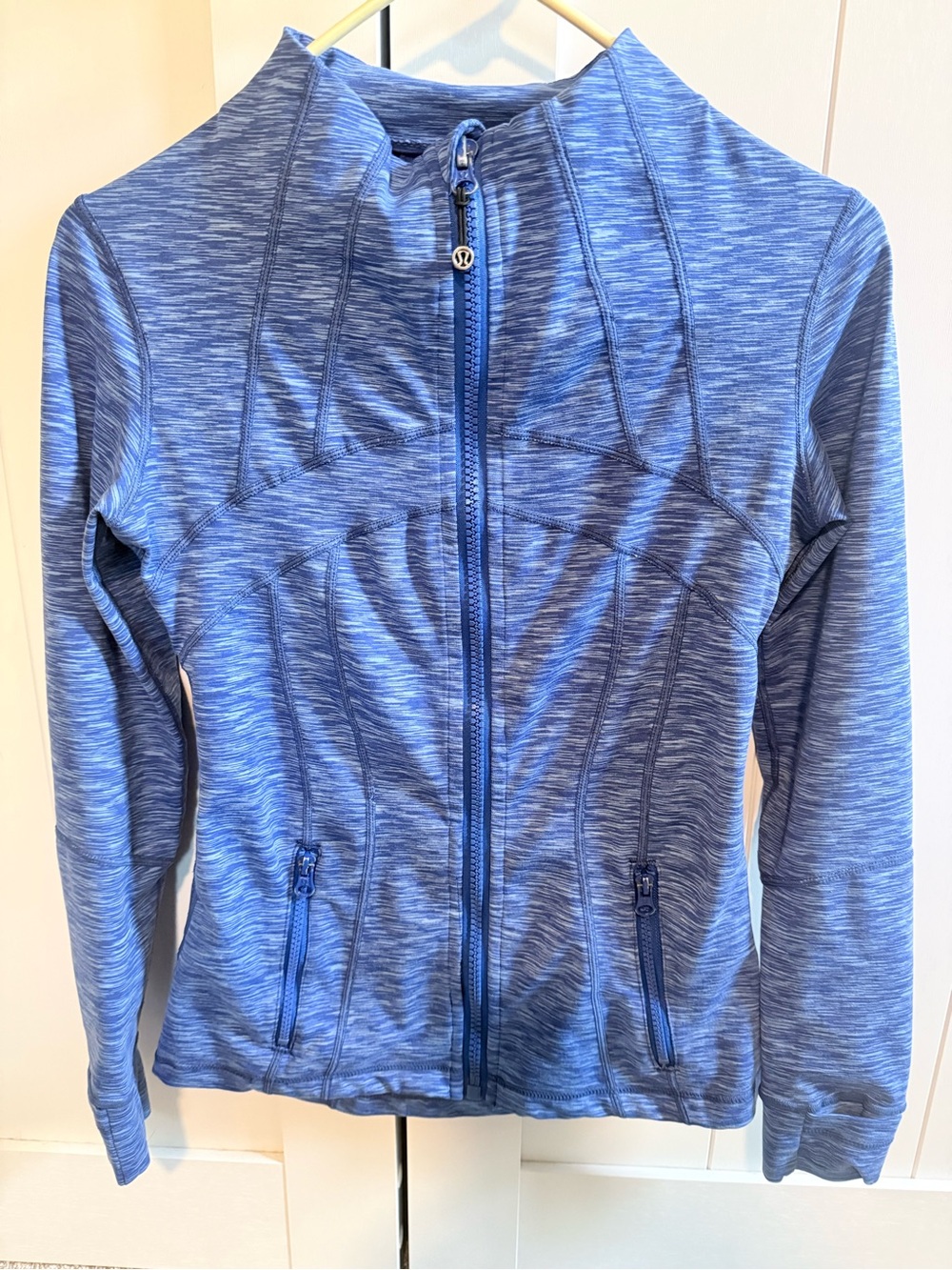 Lululemon define, size 4, excellent condition, just slight wear on zipper